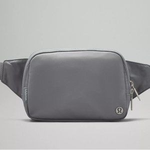Everywhere Belt Bag Large 2L in Rhino Grey (Larger Size Belt Bag)